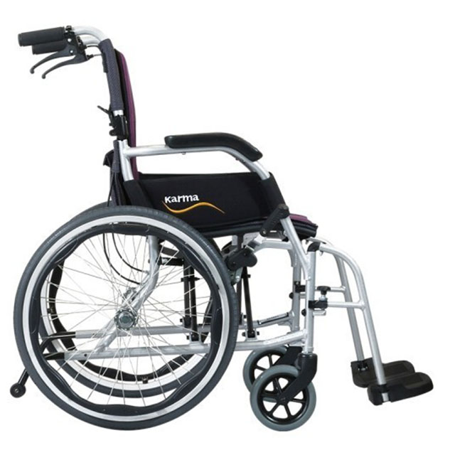 รถเข็นวีลแชร์น้ำหนักเบา อลูมินัมอัลลอยด์คาร์ม่า KARMA Ergo Lite 2 โครงพักเท้าสวิงเก็บได้ เคลื่อนย้ายผู้ใช้งานสะดวก ล้อหลังใหญ่ 20 นิ้ว น้ำหนักเบาเพียง 10.5 กิโลกรัม (รุ่นยอดนิยม)