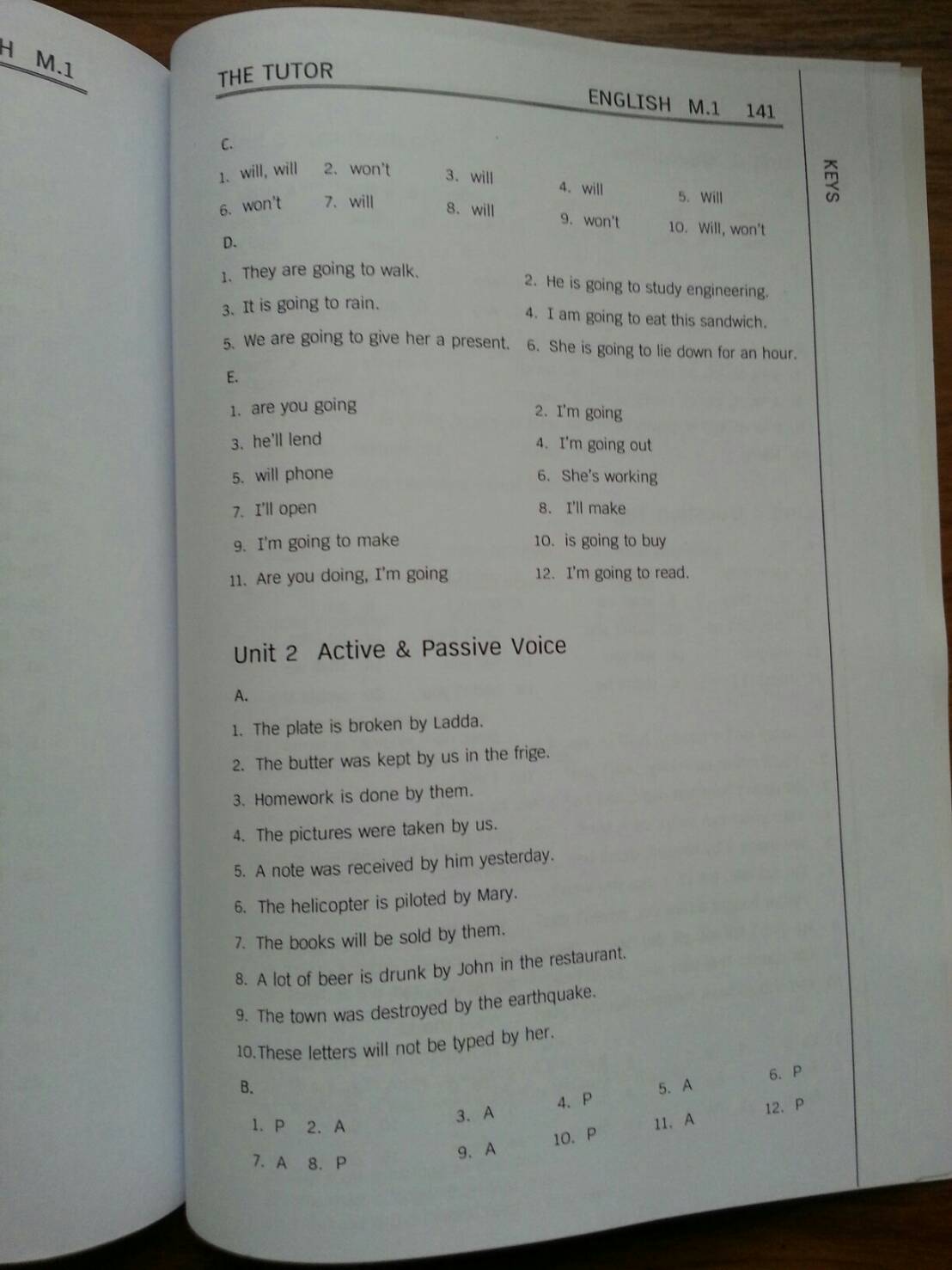 หนังสือกวดวิชา English M.1 ของ The tutor (เหมาะสำหรับเตรียมตัวสอบเข้าม.1 ด้วย)