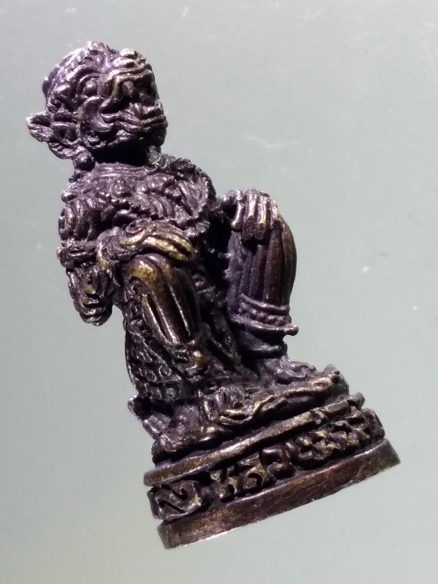 Antig Pim 098 หนุมานเนื้อนวโลหะ หลวงพ่อสาคร วัดหนองกรับ จังหวัดระยอง ตอกโค๊ต ที่ฐาน ด้านหน้า