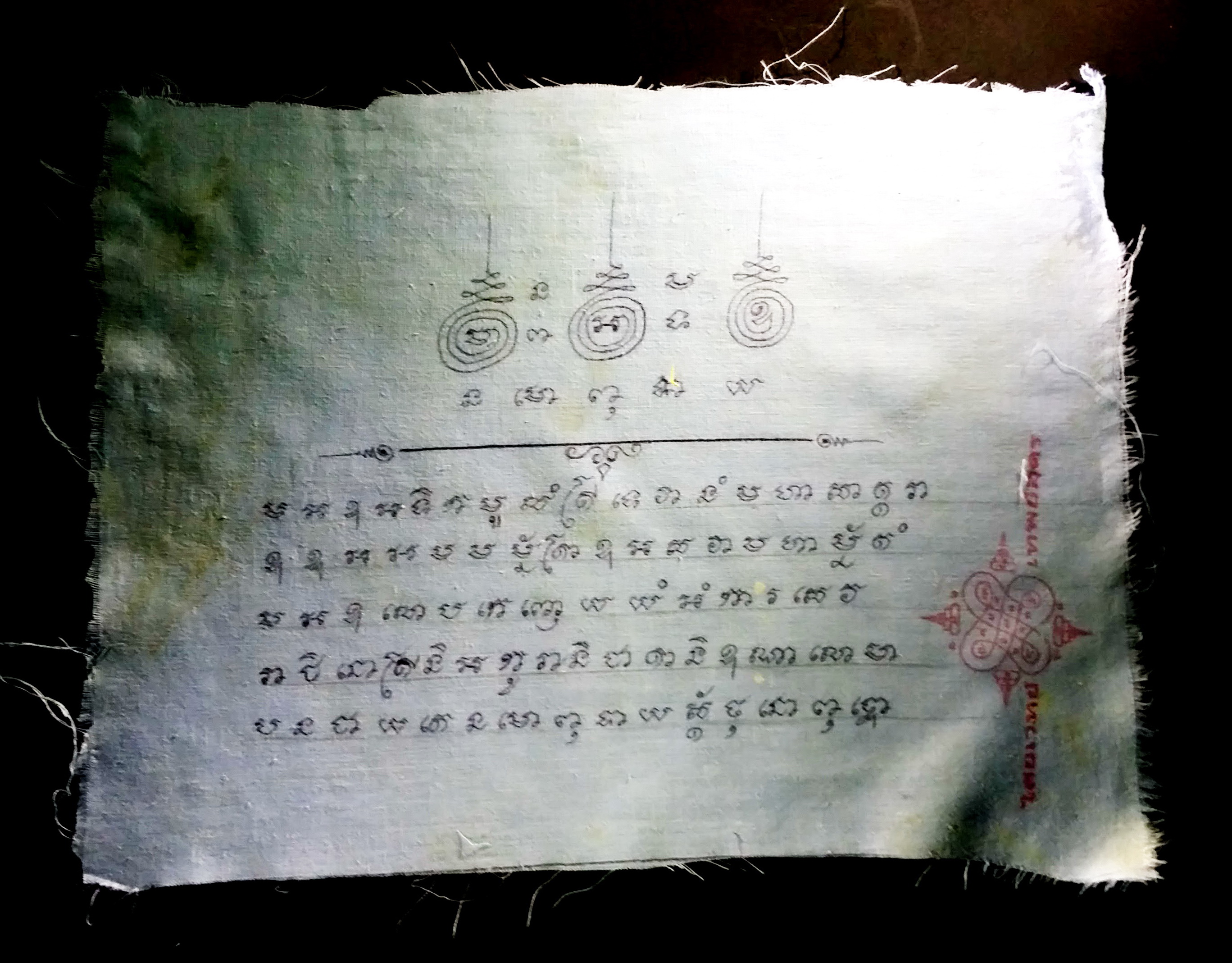 รหัสสินค้า ผ้ายันต์สำนักต่างๆ 024 ผ้ายันต์ตรีเทพ เขียนมือ สํานักไสยเวทย์เทพย์อุดร