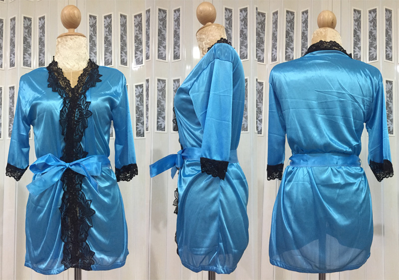 เสื้อคลุม/ชุดนอนผ้าซาติน สีฟ้า ประดับลูกไม้ดำ ภาพจริง