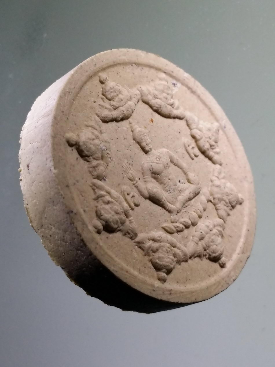 รหัสสินค้า จตุคามรามเทพ 927 องค์จตุคามรามเทพ รุ่นบรมธาตุเทวรักษ์ วปอ.รุ่นที่ 27 จัดสร้าง วัดพระมหาธาตุวรมหาวิหาร จังหวัดนครศรีธรรมราช วัตถุประสงค์เพื่อ สมทบทุนจัดซื้อเครื่องมือแพทย์ ให้กับโรงพยาบาล และออกหน่วยแพทย์เคลื่อนที่ เนื้อว่านขาว พิมพ์เล็ก