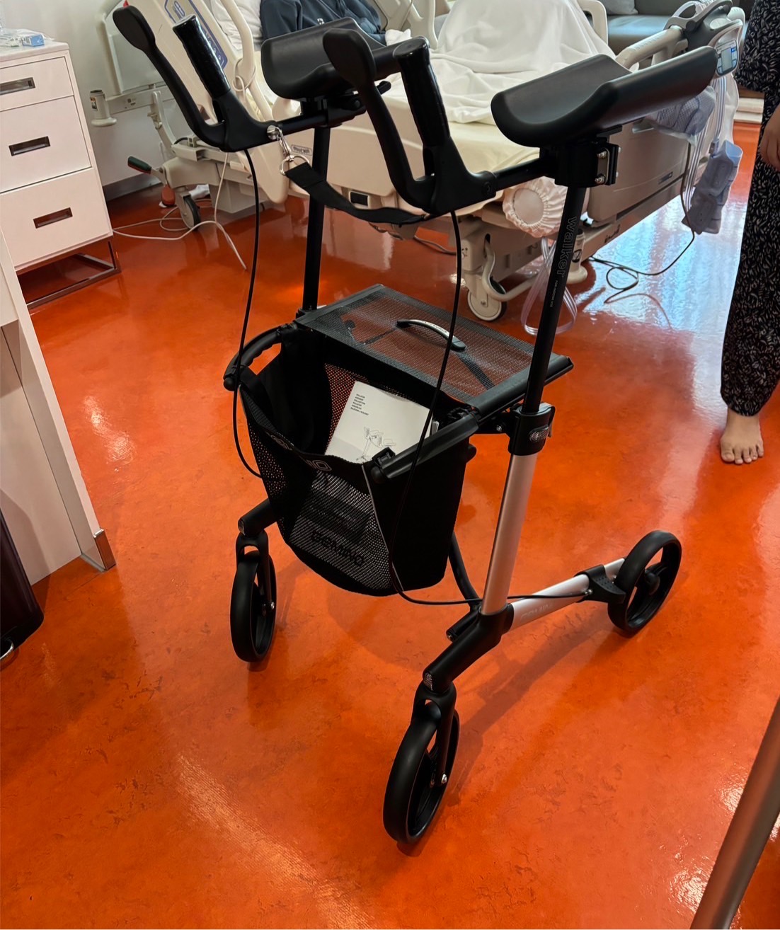 รถเข็นช่วยพยุงเดิน รุ่น Gemino 30 Walker มีที่รองแขน มีเบาะนั่งได้ พับเก็บได้ ใส่ของได้ รองรับน้ำหนักสูงสุด 150 กิโลกรัม แบรนด์ยุโรป (รุ่น TOP)