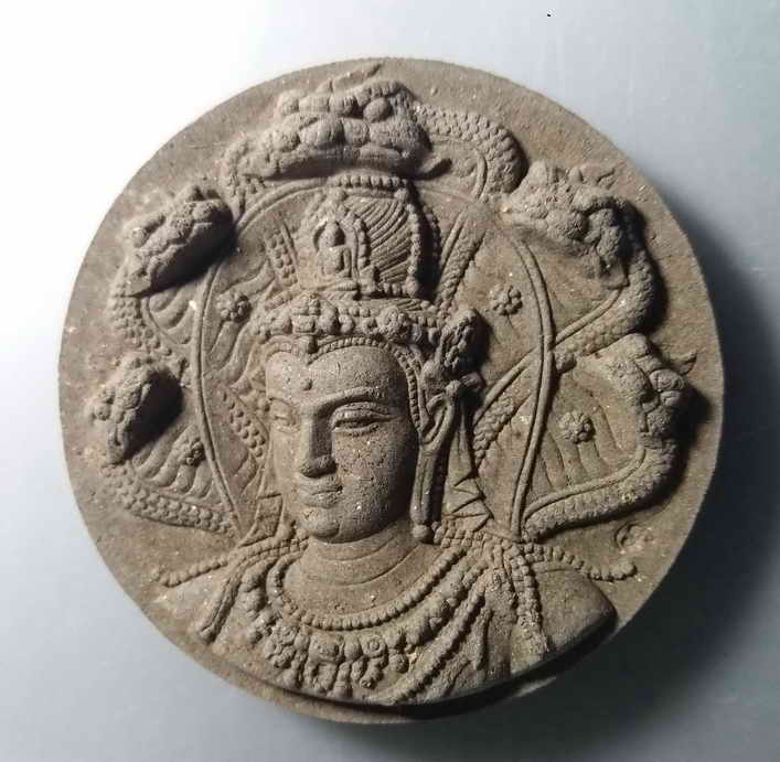 รหัสสินค้า พระมีกล่อง 048 พระเทวราชโพธิสัตว์จตุคามรามเทพ รุ่นราชันย์ดำ เนื้อไม้เทพทาโร ผสมมวลสาร ศักดิ์สิทธิ์ พิธีมหาพุทธาภิเษกจักรพรรดิ - เทวาภิเษกณ ณ.มณฑลพิธีศักดิ์สิทธิ์ศาลหลักเมืองนครศรีธรรมราช สร้างปี 2550 พระรายการนี้ให้เช่าบูชาเเล้ว