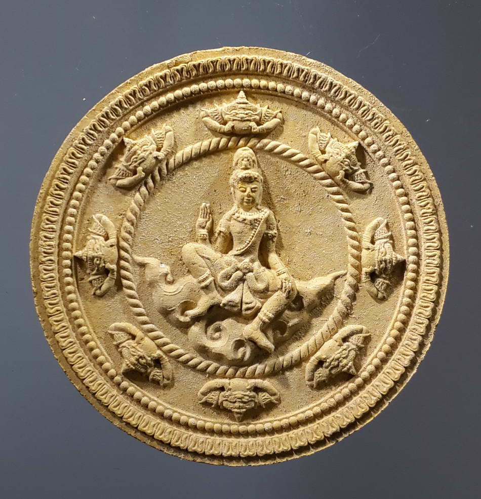 รหัสสินค้า จตุคามรามเทพ 055 พระเทวราชโพธิสัตว์จตุคามรามเทพ รุ่นขุมทรัพย์สี่แผ่นดิน เนื้อเหลือง เรืองทรัพย์ โค๊ตเลเซอร์ หมายเลข ๐๙๐๑๔ กล่องเดิม จตุคามรามเทพ รายการนี้ให้เช่าบูชาแล้ว