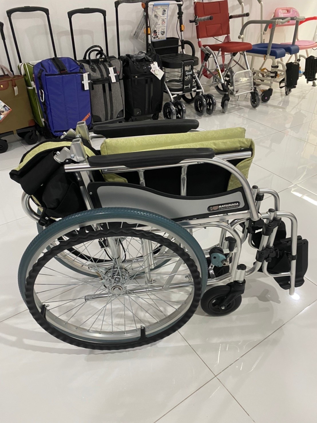 รถเข็นแบรนด์ญี่ปุ่น Matsunaga Wheelchair (車いす) รุ่น MW-SL3D น้ำหนักเบา สะดวกพกพา ฟังก์ชั่นหลากหลาย