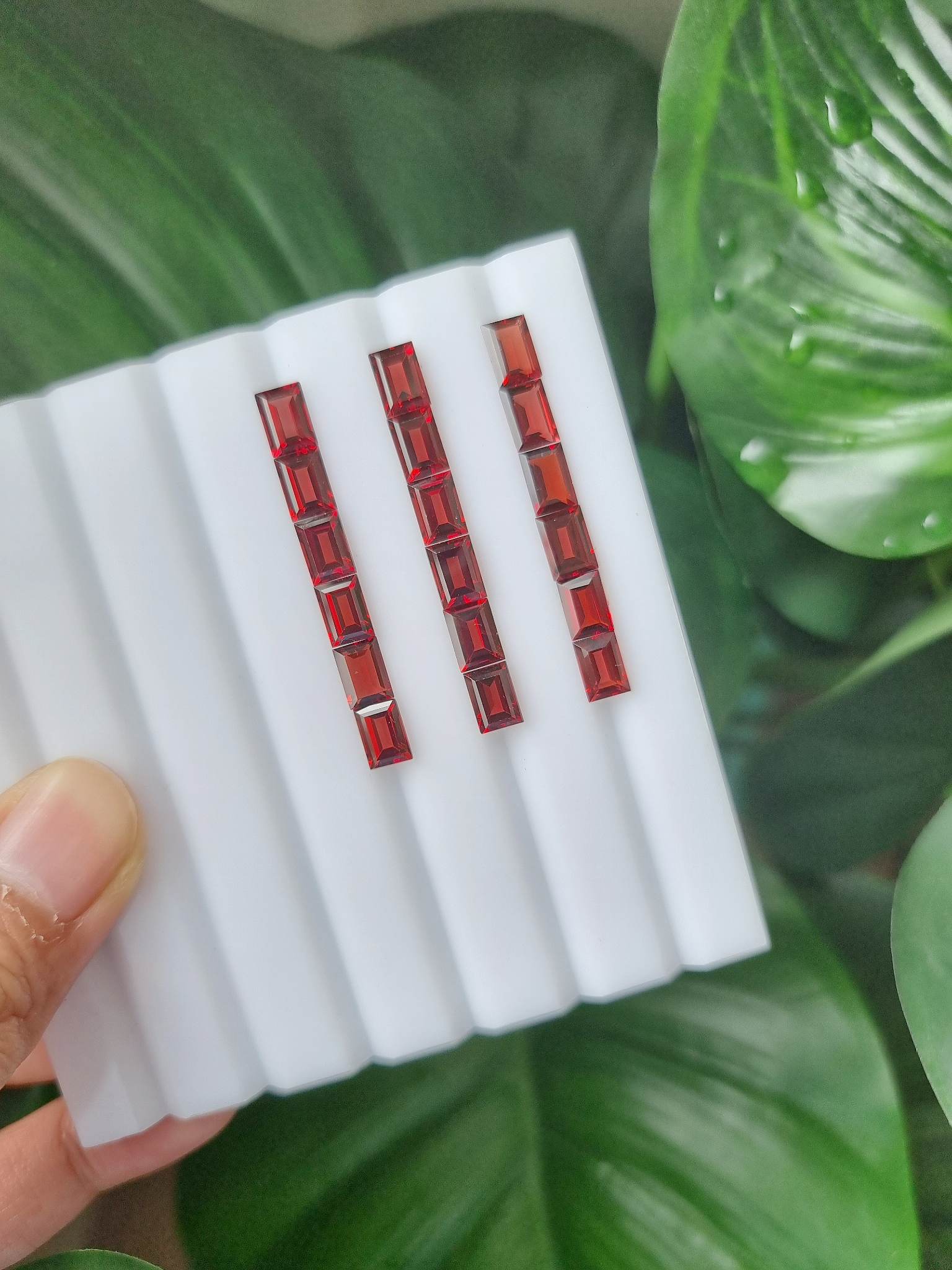 โกเมนสี่เหลี่ยม 7x5 มม. 5 กะรัต