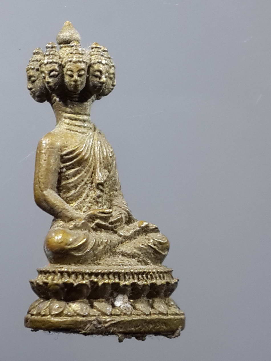 รหัสสินค้า พระกริ่ง พระหล่อ 342 รูปหล่อเนื้อทองผสมพระเศรษฐีนวโกฏิ ไม่ทราบที่ใต้ฐานมีรอยเปื้อนคราบกาวสองหน้า เจ้าของเดิมติดไว้บูชาที่ หน้ารถยนต์