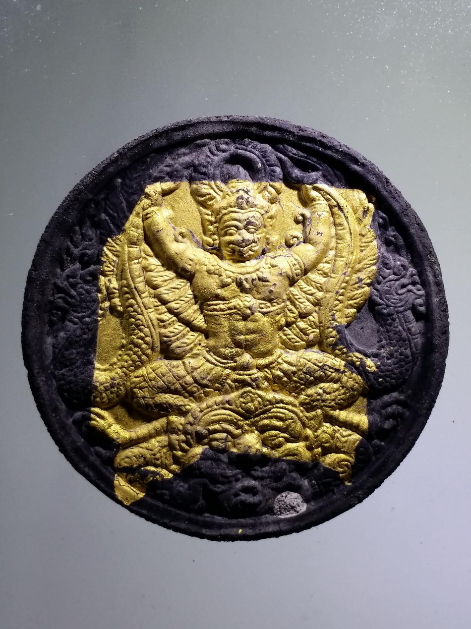 รหัสสินค้า จตุคามรามเทพ 907 พระเทวราชโพธิสัตว์จตุคามรามเทพ เนื้อว่านกากยายักษ์ โรยผงตะไบ ปิดแผ่นทอง นำฤกษ์ รุ่นมหาเศรษฐีบุญฤทธิ์ หลวงพ่อจอน วัดบุญฤทธิ์ จังหวัดนครราชสีมา จัดสร้าง ปี 2550