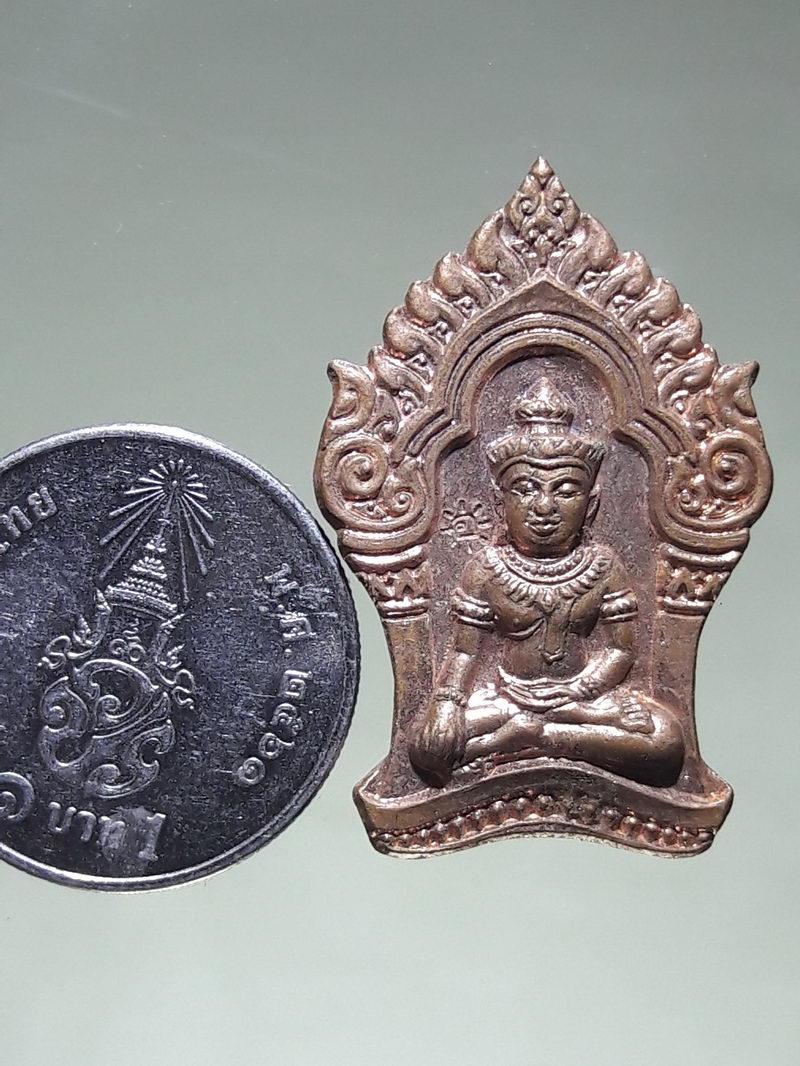 Antig FB 12369 เหรียญทองแดงผิวไฟ พระยอดขุนพล หลวงพ่อเอิบ วัดซุ้มกระต่าย อำเภอสรรพยา จังหวัดชัยนาท ตอกโค๊ต ขนาดเทียบกับเหรียญบาท