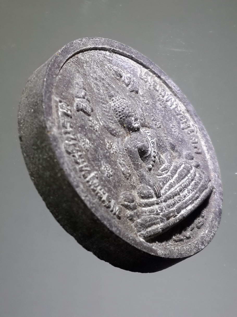 รหัสสินค้า พระไม่ทราบที่ 352 พระพุทธชินราช - พระพุทธโสธร เนื้อผงใบลานจันทร์ลอย โค้ดเลเซอร์หมายเลข 174 ที่ขอบองค์พระ ไม่ทราบที่ พระรายการนี้ให้เช่าบูชาแล้ว