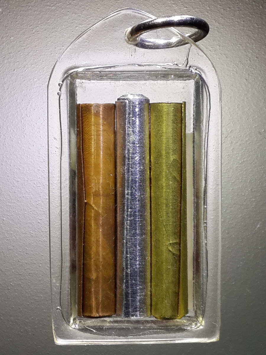 รหัสสินค้า เครื่องราง ล็อตเก็ต ภาพถ่าย 096 ภาพถ่ายสีหลังตะกรุด พระเกจิไม่ทราบที่