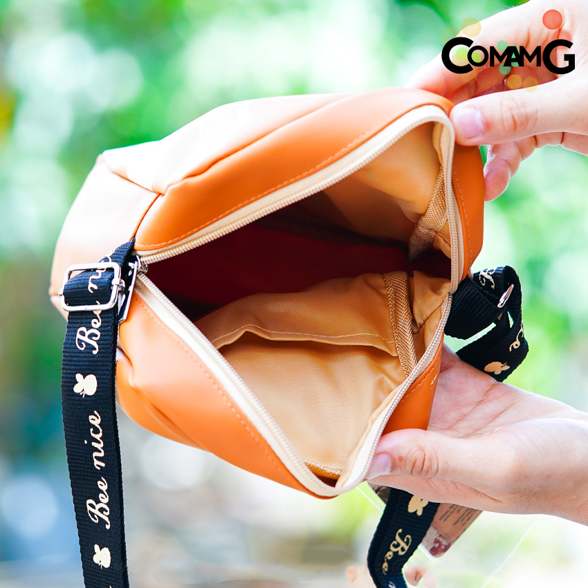 กระเป๋าสะพายหมีพูห์ กระเป๋าสะพายข้างหนังPU กระเป๋าลายการ์ตูน ขนาด16*21ซม พร้อมส่ง