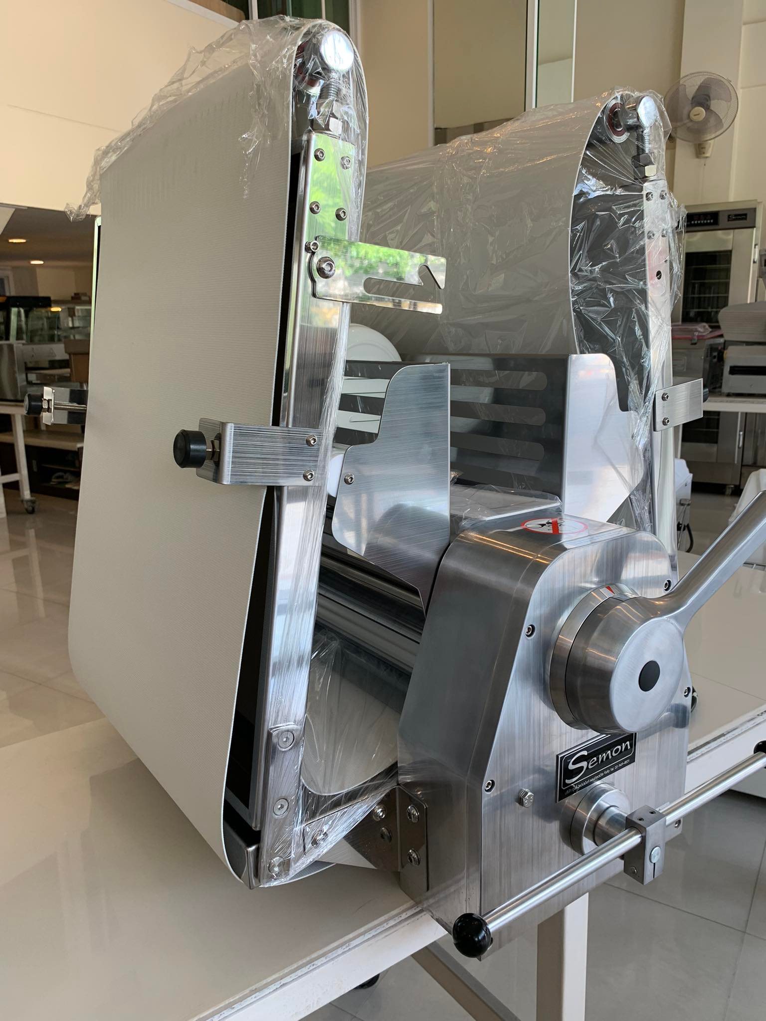 เครื่องรีดแป้งแบบตั้งโต๊ะ Si-ST8T Semon