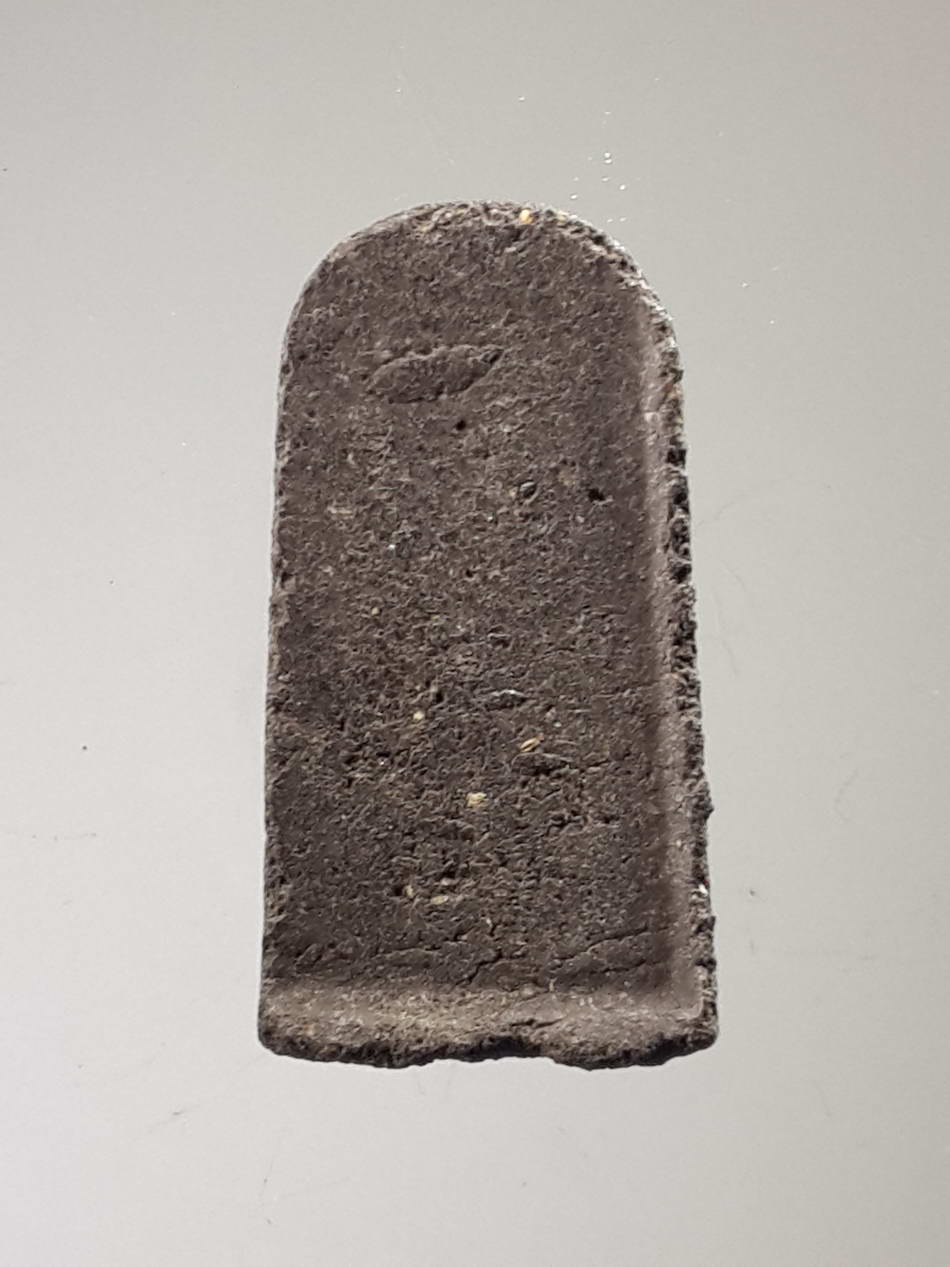 รหัสสินค้า หลวงปู่ทวด วัดต่างๆ 300 หลวงปู่ทวด เนื้อว่าน หลังเรียบ พิมพ์พระรอดเล็ก วัดช้างให้ จังหวัดปัตตานี ไม่ทราบปีที่สร้าง