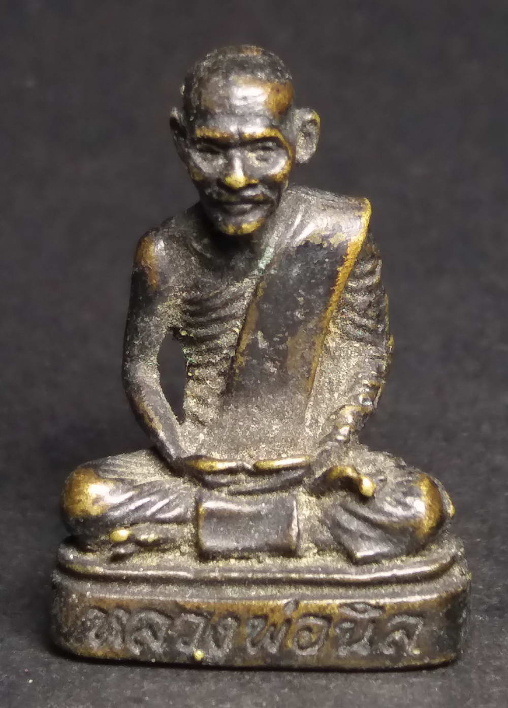 รหัสสินค้า พระกริ่ง พระหล่อ 158 รูปหล่อหลวงพ่อนิล วัดกุฏิ จังหวัดเพชรบุรี เนื้อทองเหลืองรมดำหล่อตัน