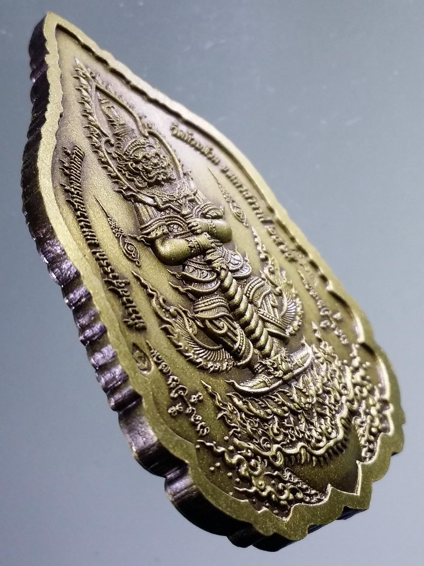 รหัสสินค้า พระมีกล่อง 041 เหรียญท้าวเวสสุวรรณ รุ่น มหาเวสทรัพย์นับล้าน หลวงพ่อพัฒน์ วัดห้วยด้วน อำเภอหนองบัว จังหวัดนครสวรรค์ เนื้อทองชนวน ซาติน ลงยา ฉากน้ำเงิน ตอกโค๊ต หมายเลข ๒๘๗