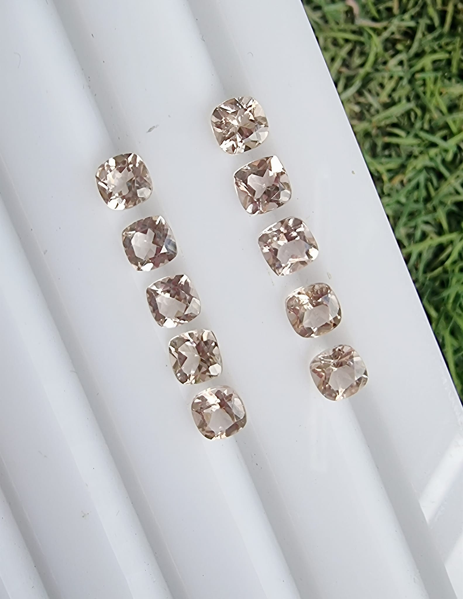 มอแกนไนท์คูชั่น 5x5mm. 1 เม็ด