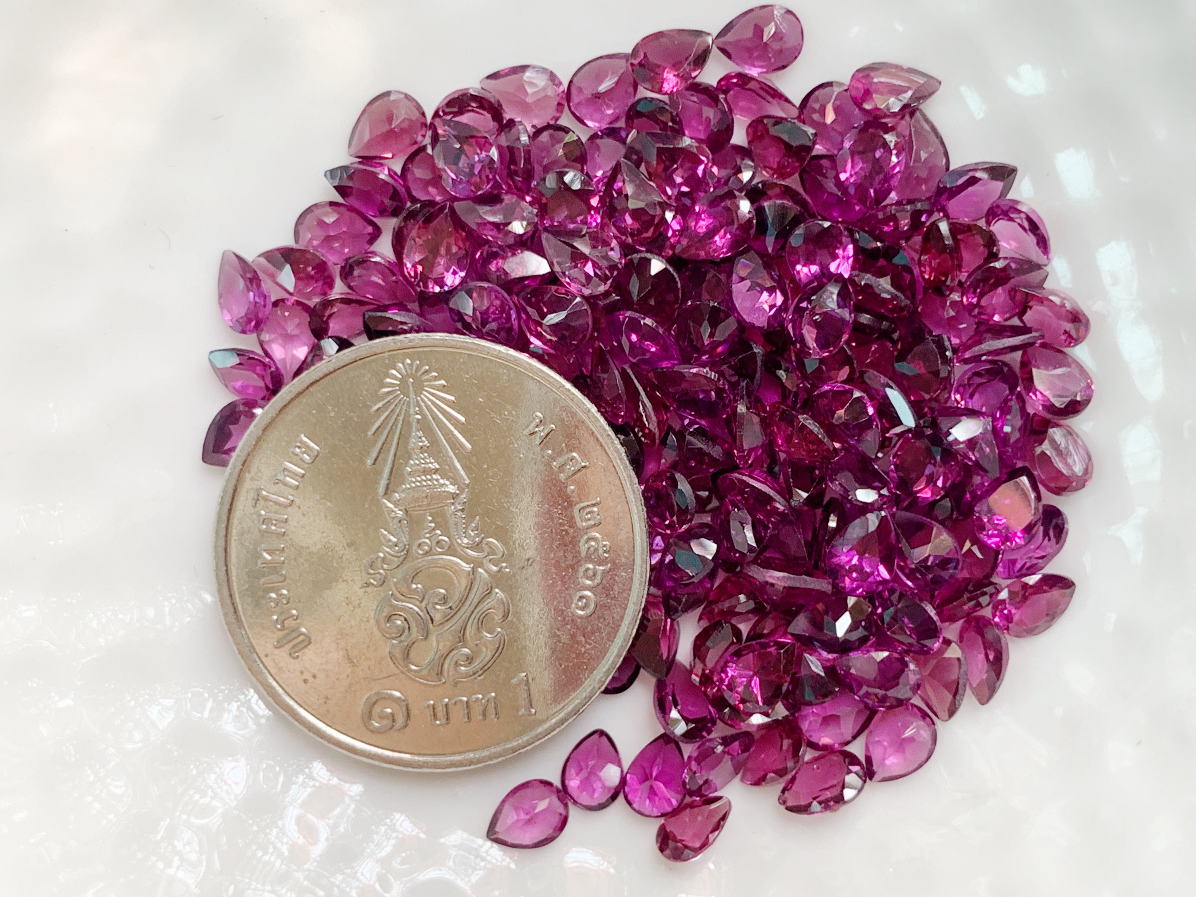 โรโดไลท์หยดน้ำ 4x3 มม. 5 กะรัต