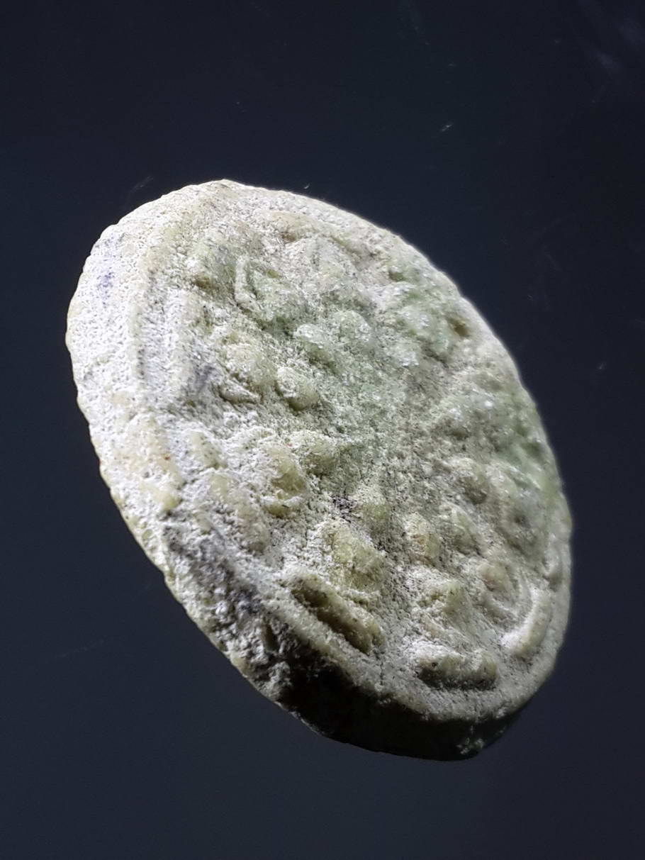 รหัสสินค้า พระกรุ 054 พระงบน้ำอ้อยเนื้อผงลงกรุ กรุวัดทัพข้าว จังหวัดสุโขทัย