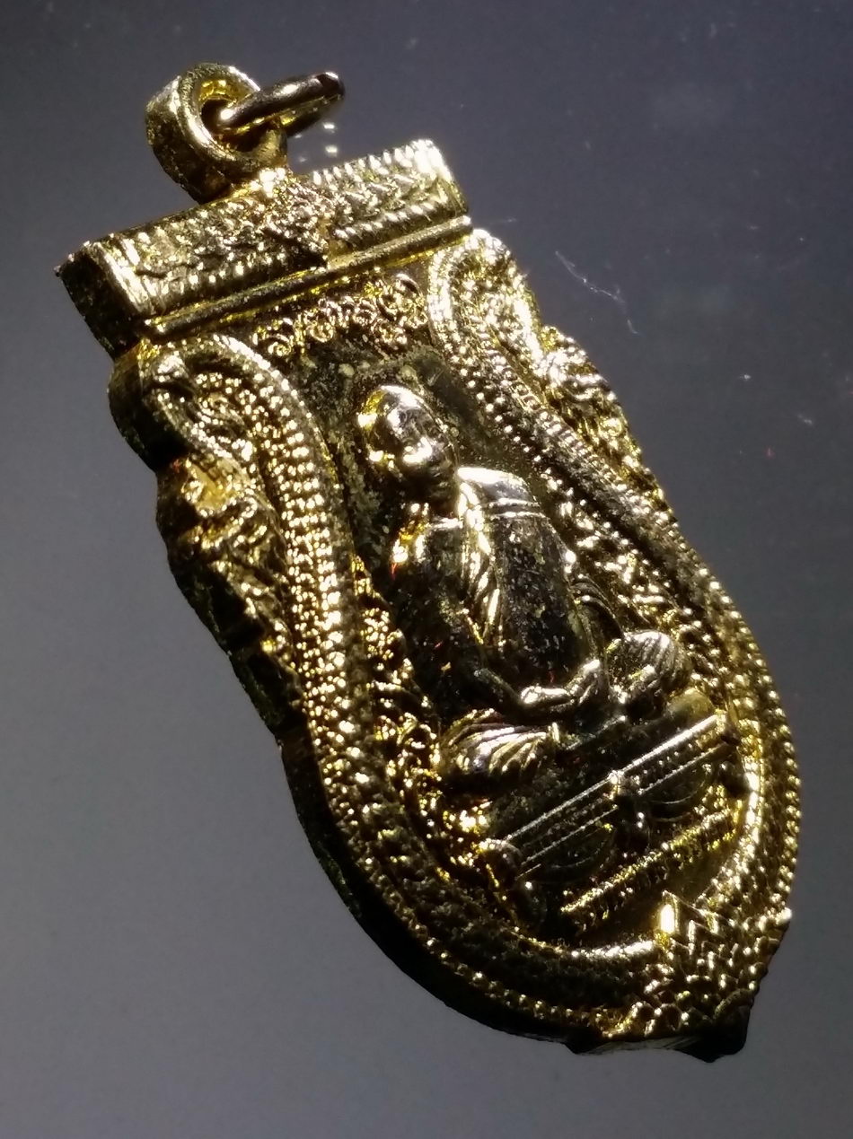 รหัสสินค้า พระมีกล่อง 3758 เหรียญเสมากะไหล่ทอง พ่อท่านคล้ายวาจาสิทธิ์ รุ่นบูรณะวัดจันต์ กล่องที่ใส่พระมา ไม่ใช่กล่องเดิมนะครับ พิจารณาก่อนเช่าบูชา ด้วยครับ