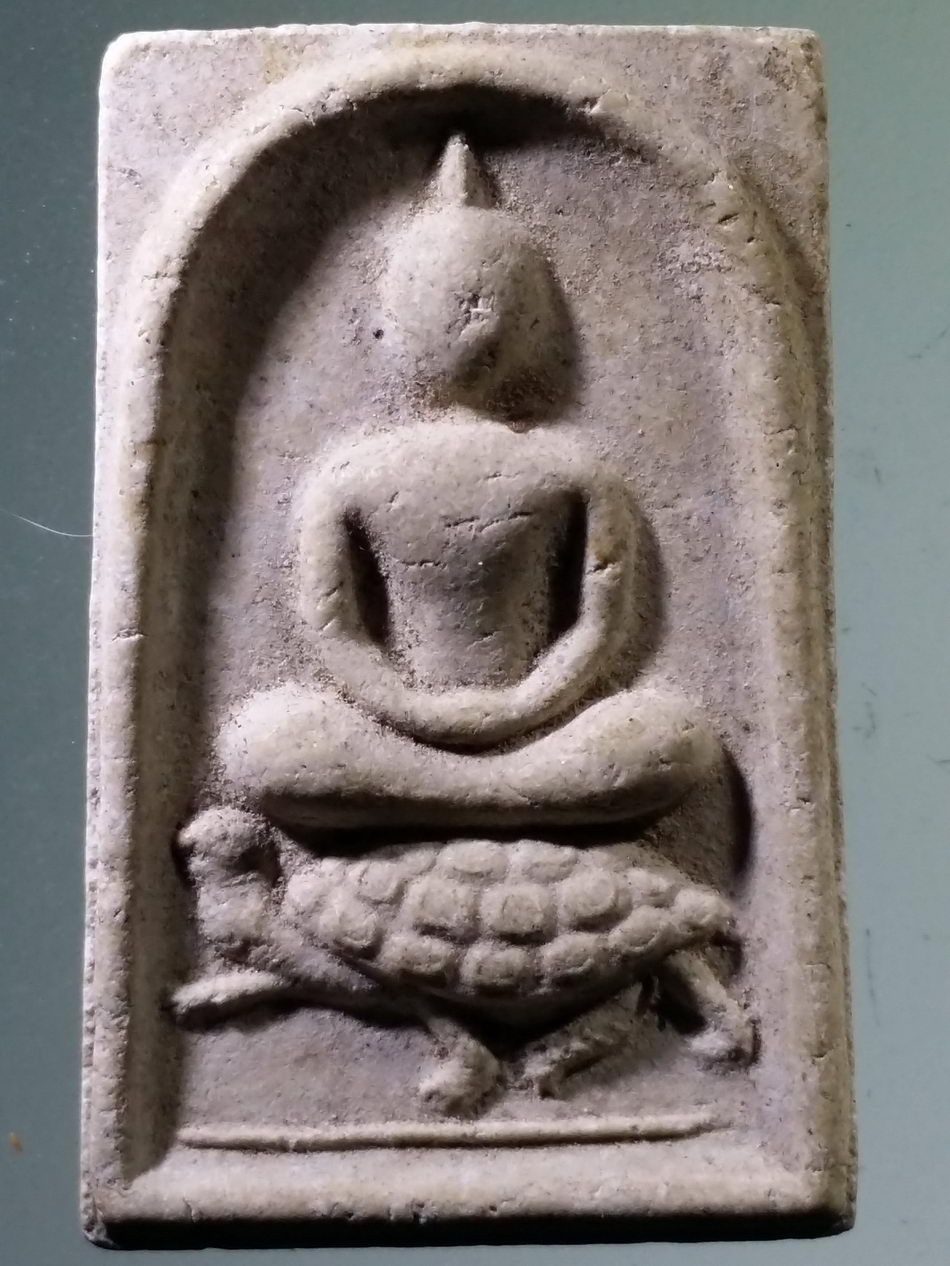 รหัสสินค้า พระสมเด็จ วัดต่างๆ 1084 พระสมเด็จ ขี่เต่า หลังเรียบ เนื้อผง ไม่ทราบที่