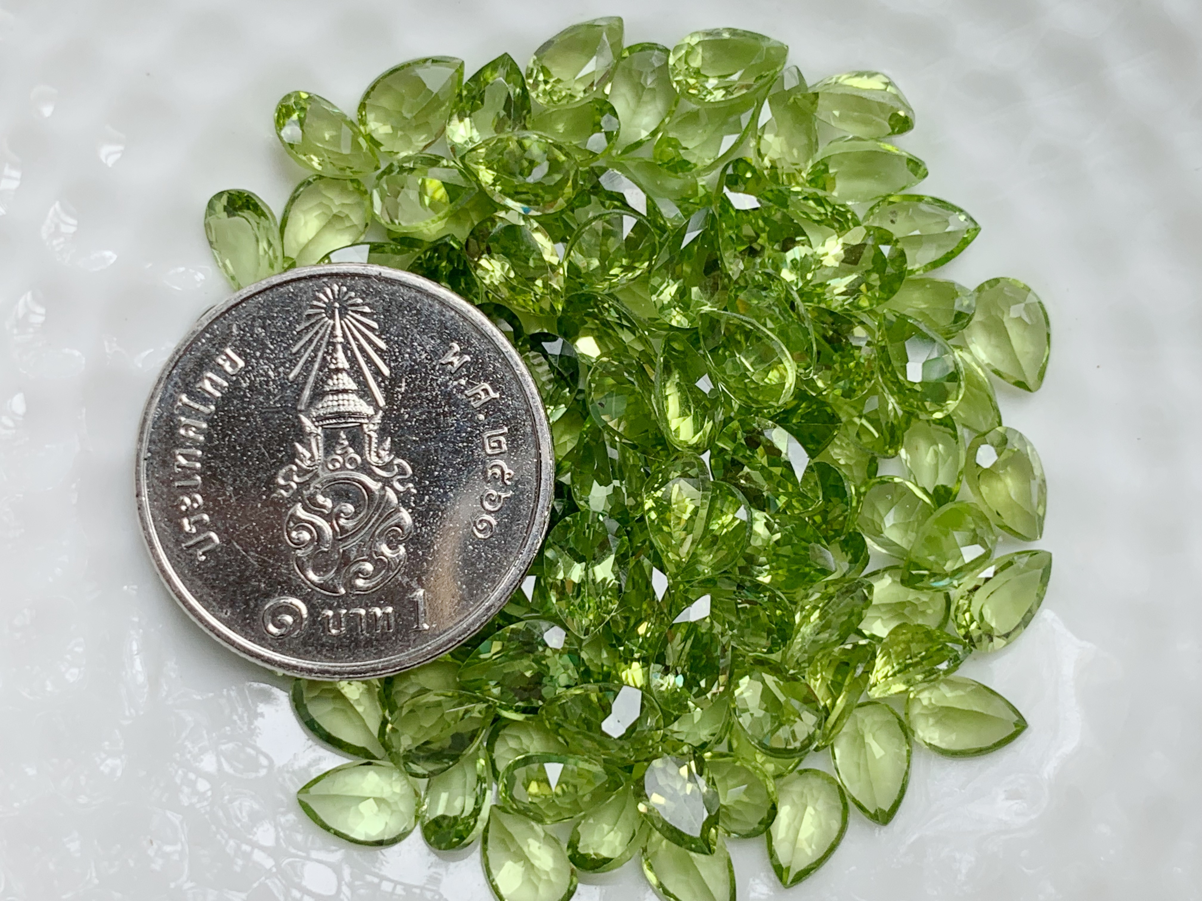 เพอริดอทหยดน้ำ 6X4 มม. 5 กะรัต