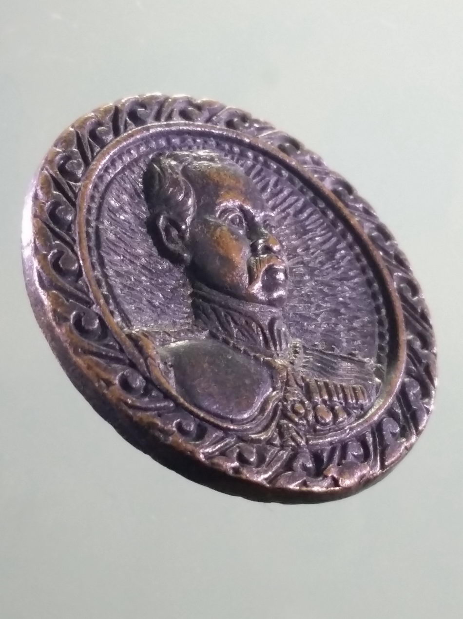 รหัสสินค้า พระมหากษัตริย์ และบุคคลสำคัญ 363 เหรียญหล่อฉีด พิมพ์กงจักร พระบาทสมเด็จพระปรมินทรมหาจุฬาลงกรณ์ พระจุลจอมเกล้าเจ้าอยู่หัว หลัง จปร. วัดไชโยวรวิหาร จังหวัดอ่างทอง สร้างปี 2541