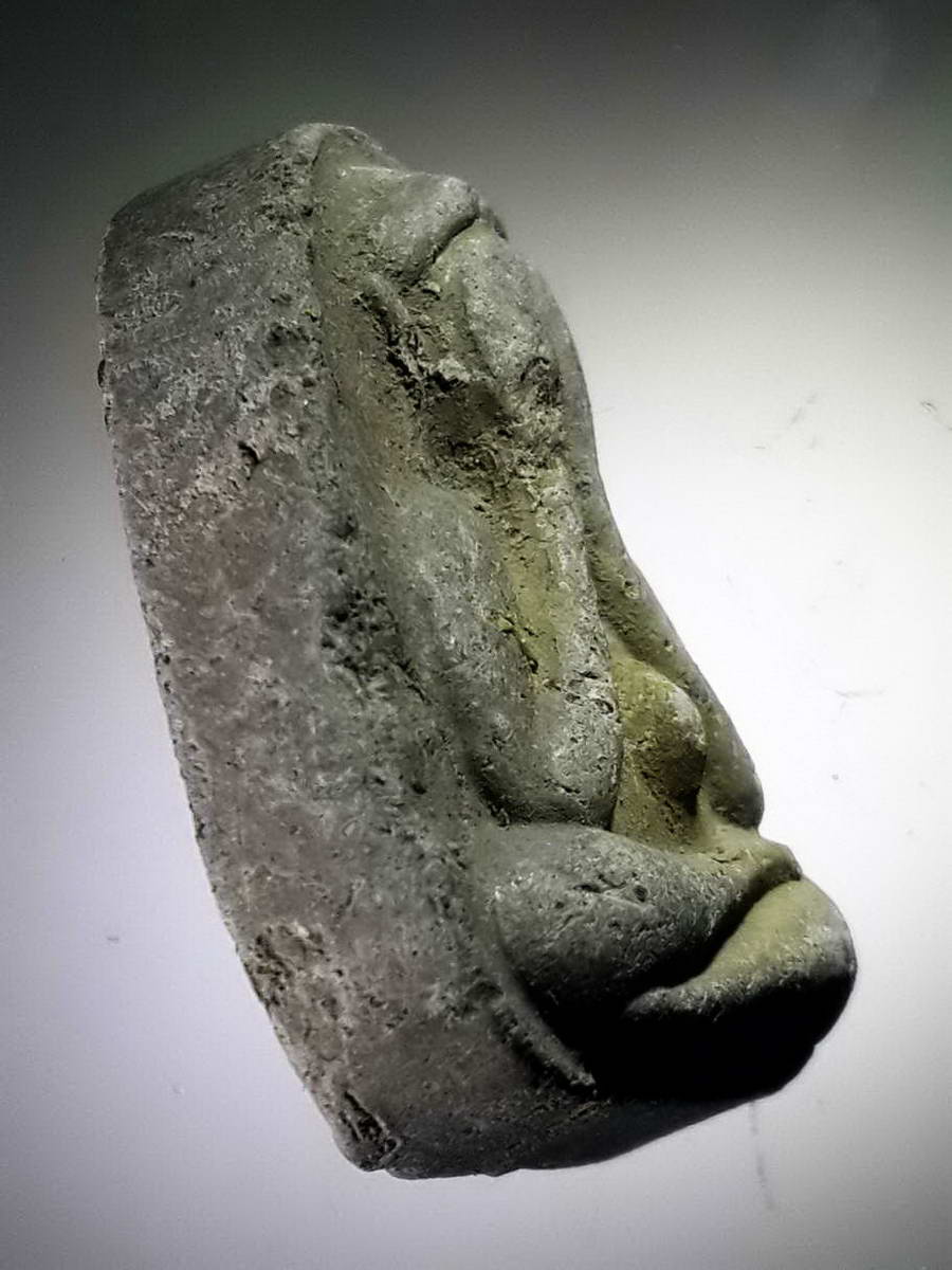 รหัสสินค้า พระปิดตา ทั่วไป 204 พระปิดตาเนื้อผง หลังธรรมจักร ที่ระลึก ส.ภ. ภอนยูง จังหวัดอุบลราชธานี