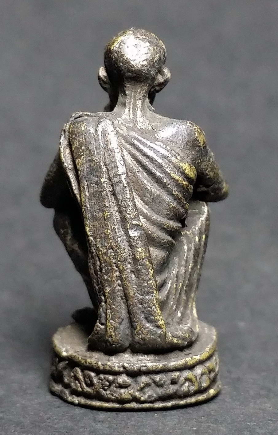 รหัสสินค้า พระกริ่ง พระหล่อ 466 รูปหล่อนั่งเอกลักษณ์ หลวงพ่อคูณ วัดบ้านไร่ อำเภอด่านขุนทด จังหวัดนครราชสีมา สร้างปี 2536