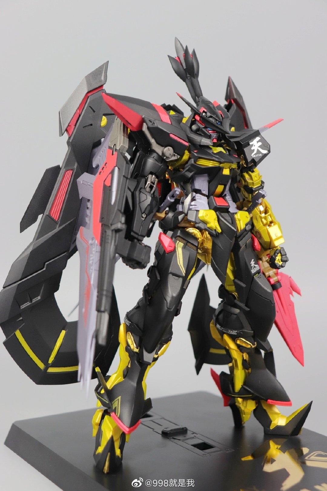 [MC] MB 1/100 MBF-P02-RE2 ASTRAY GOLD FRAME AMATSU MINA