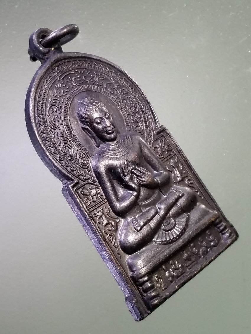 รหัสสินค้า เหรียญพระพุทธ 4064 เหรียญพระพุทธปางปฐมเทศนา อาจาริยบูชา สร้างปี 2535 หลวงพ่อคูณ ร่วมปลุกเสก