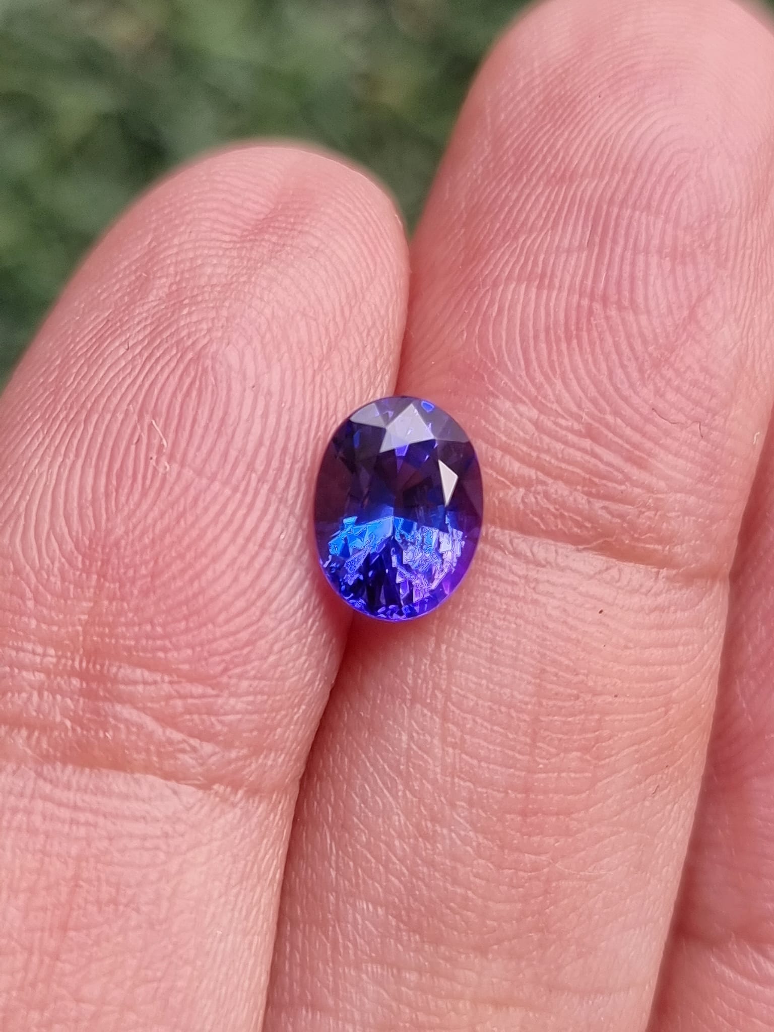 1.55กะรัต พลอยแทนซาไนท์ สีน้ำเงินอมม่วงเข้ม สวย ไฟดีมาก