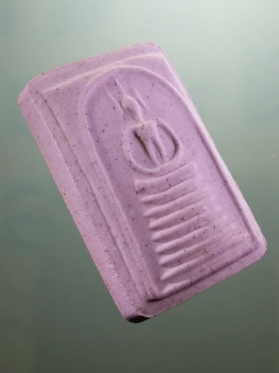 รหัสสินค้า พระมีกล่อง 3954 พระสมเด็จเกศไชโย เนื้อผง หลังคาถาชินบัญชร ออกวัดกำแพงงาม อำเภอเมือง จังหวัดสุโขทัย พระสวยกล่องเดิม