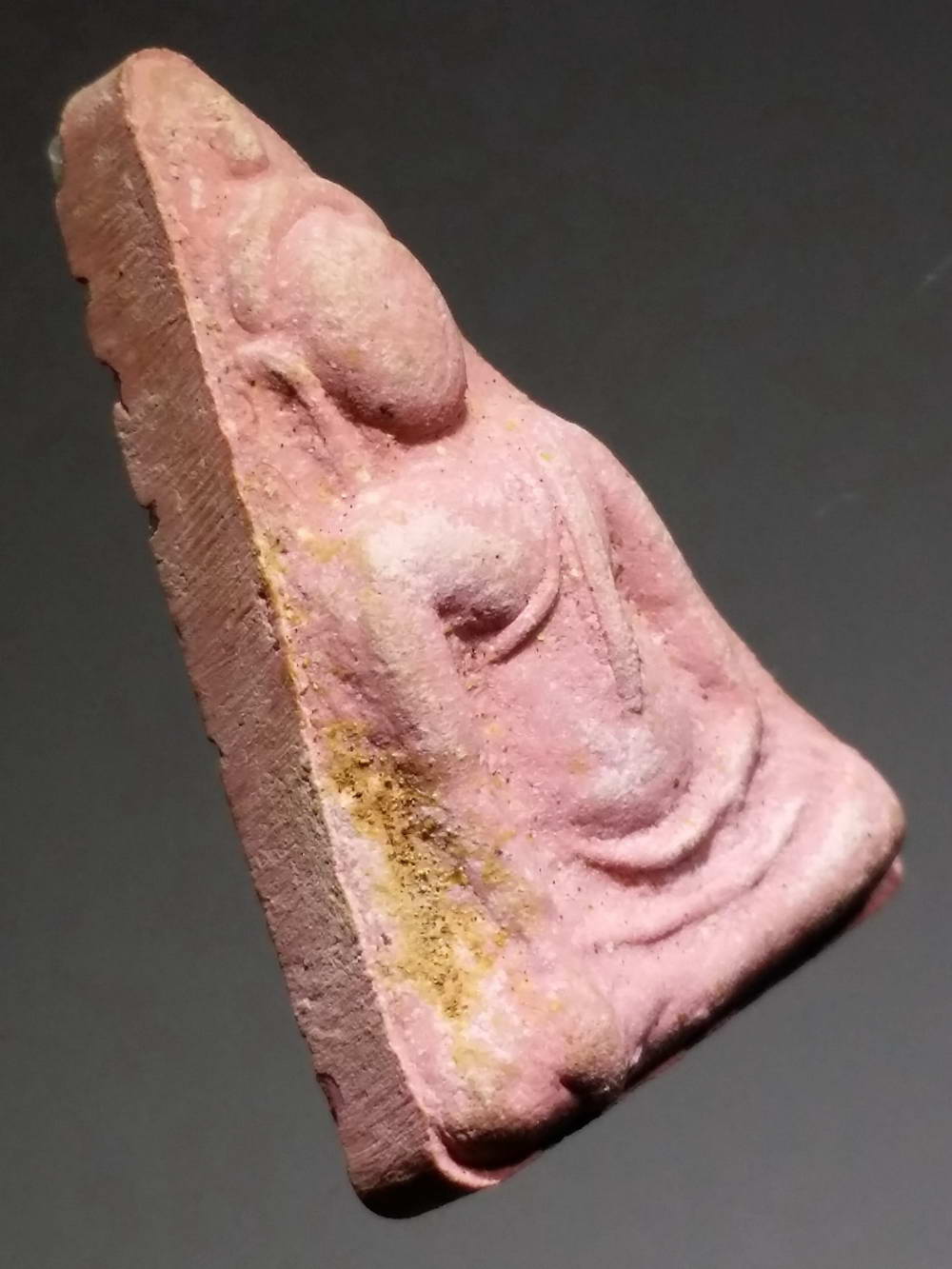 รหัสสินค้า พระมีกล่อง 194 พระนางพญาเนื้อผงฝังแร่มวลสารหลวงปู่โทน กันตสีโล วัดบูรพาบ้านสะพือ อำเภอตระการพืชผล จังหวัดอุบลราชธานี ที่ระลึกครบรอบอายุ 92 ปี สร้างปี 2531