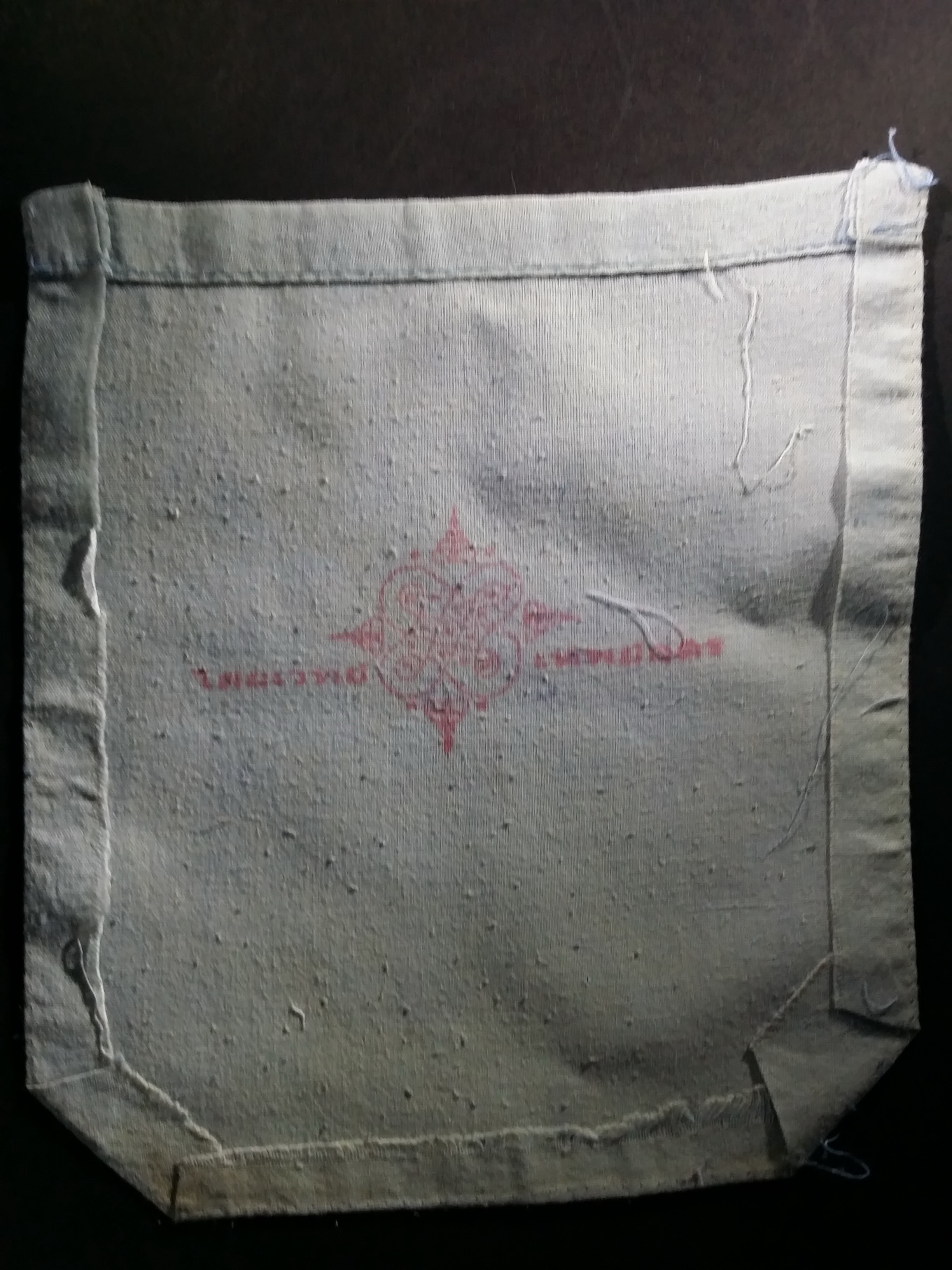 รหัสสินค้า ผ้ายันต์สำนักต่างๆ 026 ผ้ายันต์เศษกระเป๋าเสื้อ ยันต์หนู สํานักไสยเวทย์เทพย์อุดร เขียนมือ