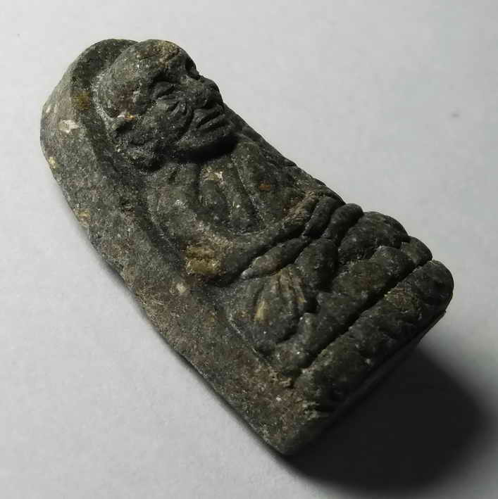 รหัสสินค้า พระเนื้อดิน เนื้อผง เนื้อว่าน 386 หลวงปู่ทวดเนื้อผง โรยแร่มวลสาร พิมพ์กลาง วัดห้วยมงคล จังหวัดประจวบคีรีขันธ์