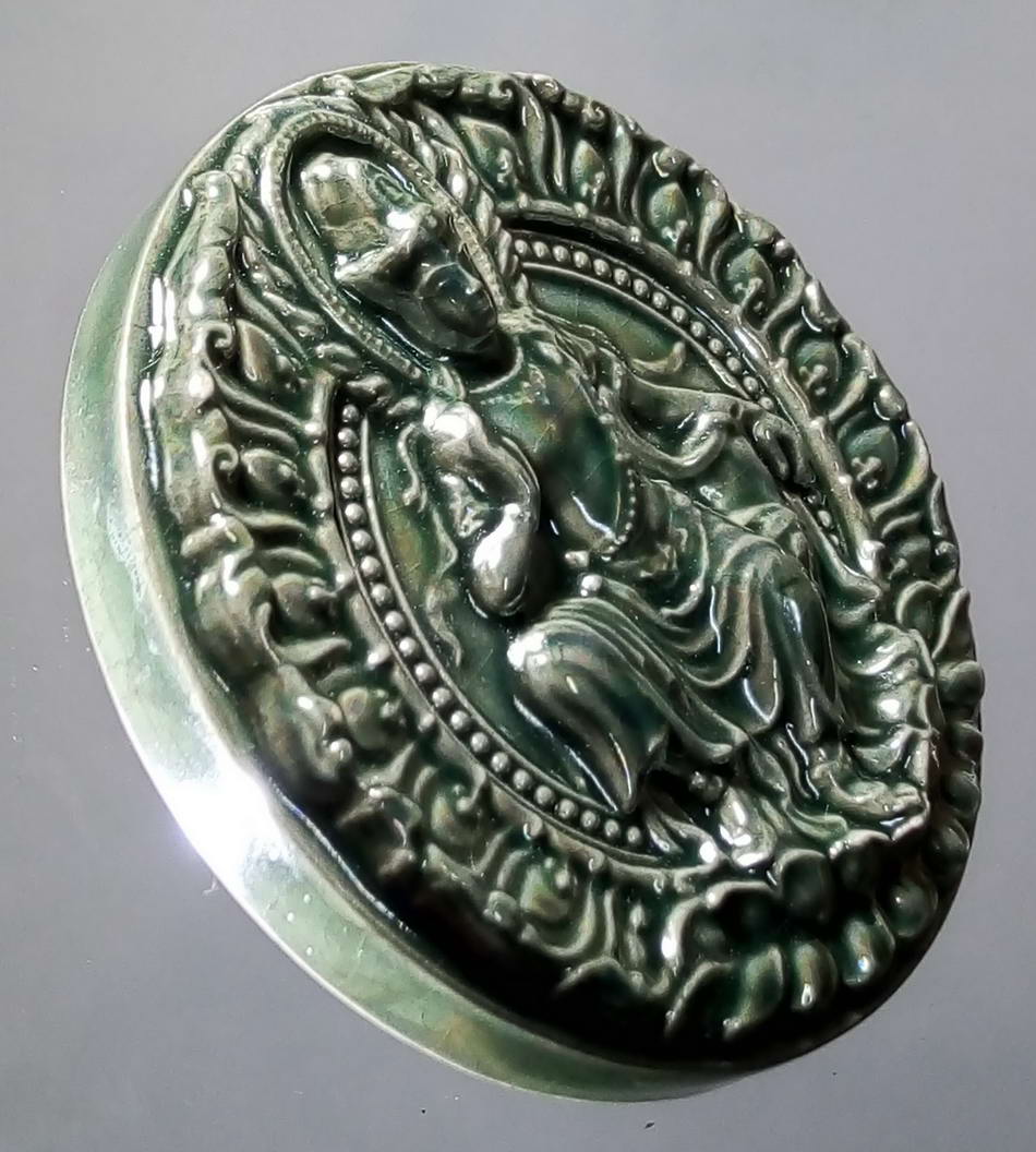 รหัสสินค้า จตุคามรามเทพ 063 พระเทวราชโพธิสัตว์จตุคามรามเทพ รุ่นเสวยสุข เนื้อกระเบื้องเคลือบเขียว เหลือบมุก จตุคามรามเทพ รายการนี้ให้เช่าบูชาแล้ว