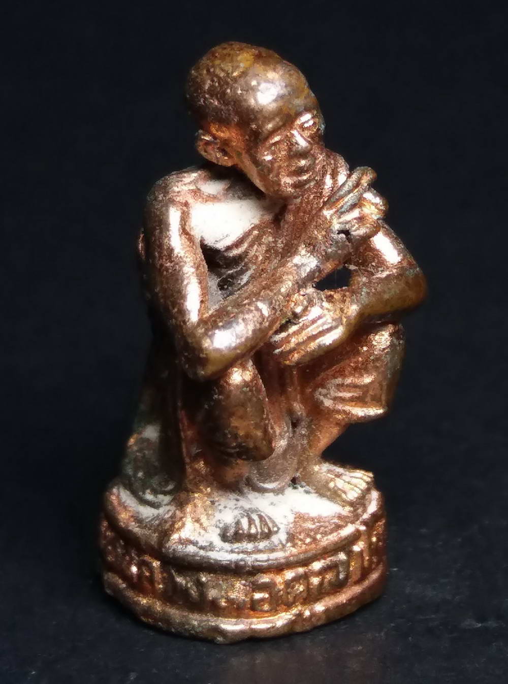 รหัสสินค้า พระกริ่ง พระหล่อ 160 รูปหล่อนั่งเอกลักษณ์เนื้อทองแดงตอกโค๊ต หลวงพ่อคูณ วัดบ้านไร่ อำเภอด่านขุนทด จังหวัดนครราชสีมา