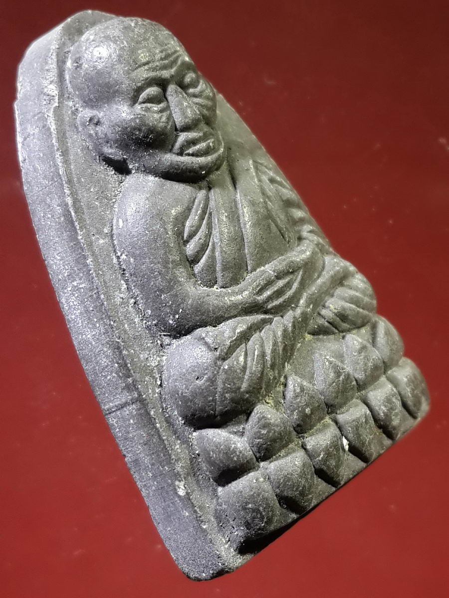 รหัสสินค้า หลวงปู่ทวด วัดต่างๆ 144 หลวงปู่ทวด วัดช้างให้ จ.ปัตตานี ไม่ทราบปีที่สร้าง เนื้อผงใบลาน พิมพ์เตารีดหัวมน หลังยันต์นะเฉลียวเพชร