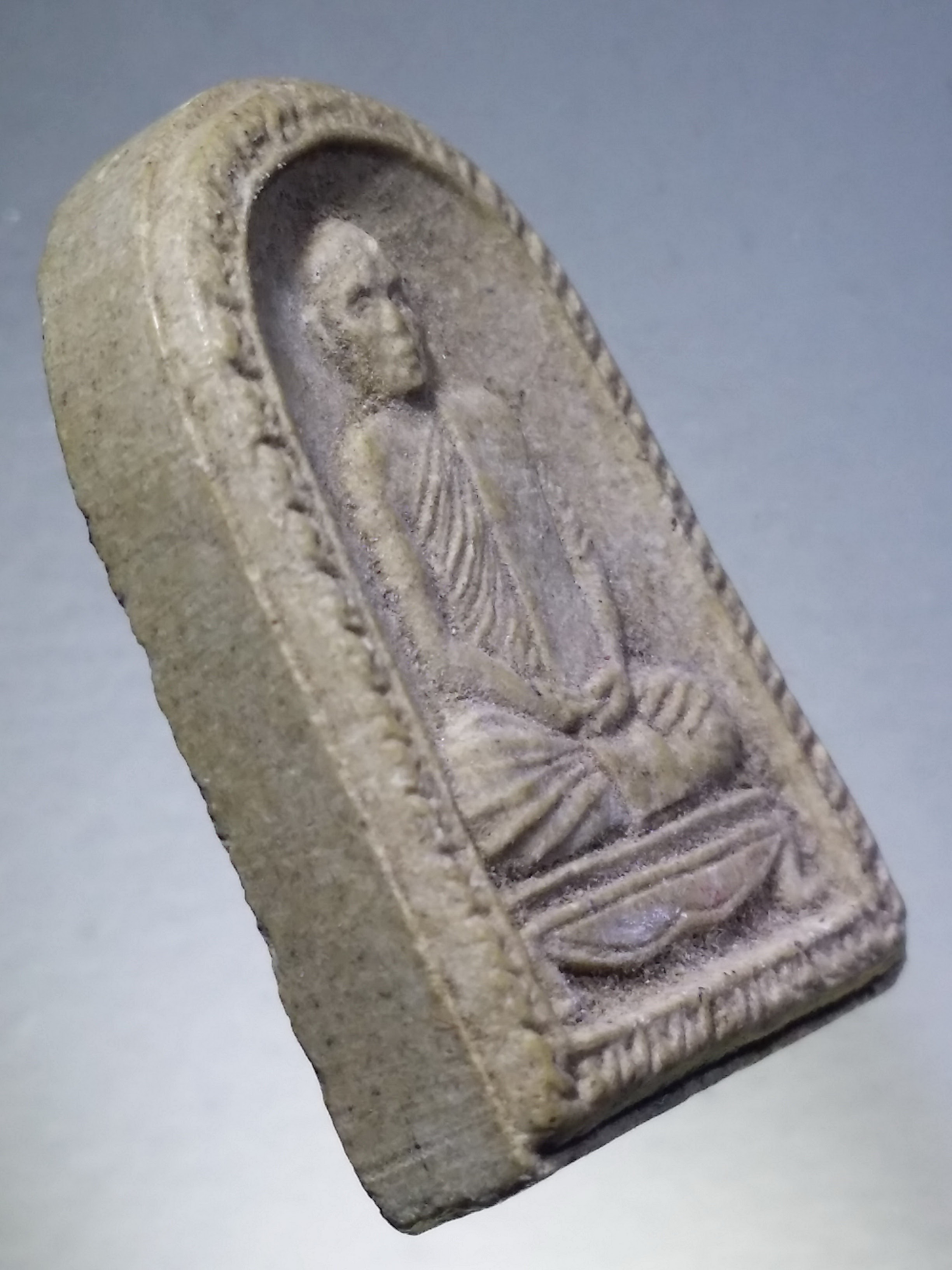 รหัสสินค้า พระไม่ทราบที่ 306 พระผงรูปเหมือนพระเกจิ น่าจะเป็นพระทางภาคเหนือ ไม่ทราบที่ พระรายการนี้ให้เช่าบูชาแล้ว