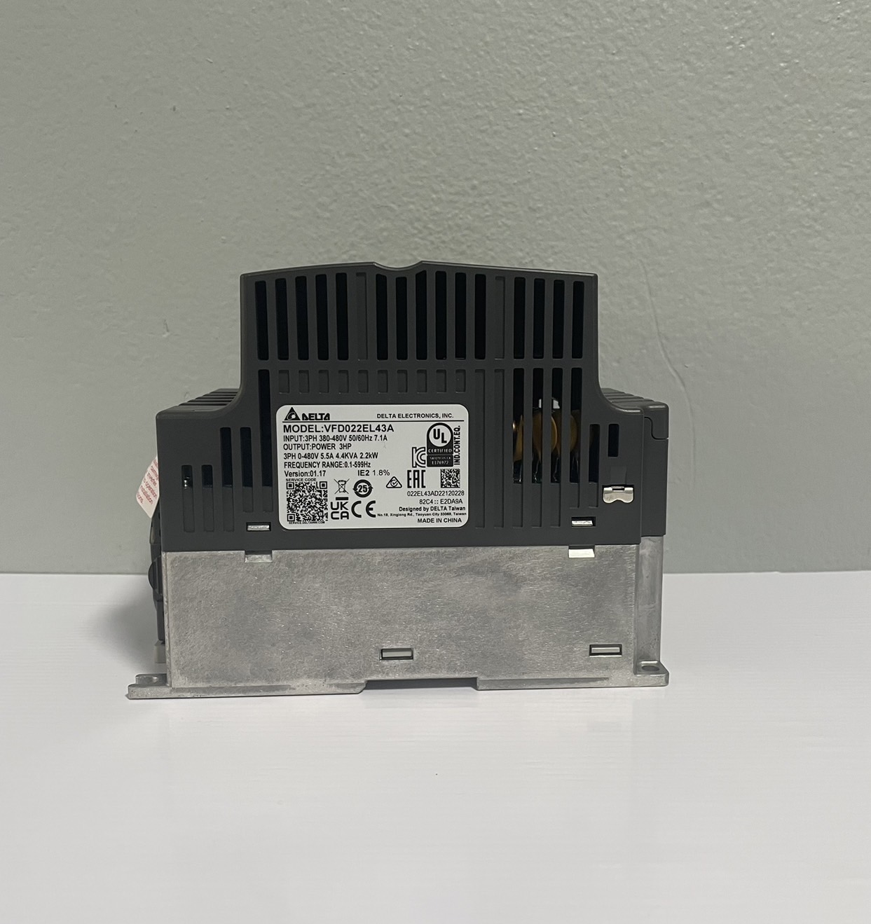 Delta Inverter VFD022EL43A 3HP 2.2kW (Input 380V 3-Phase Output 380V 3-Phase )