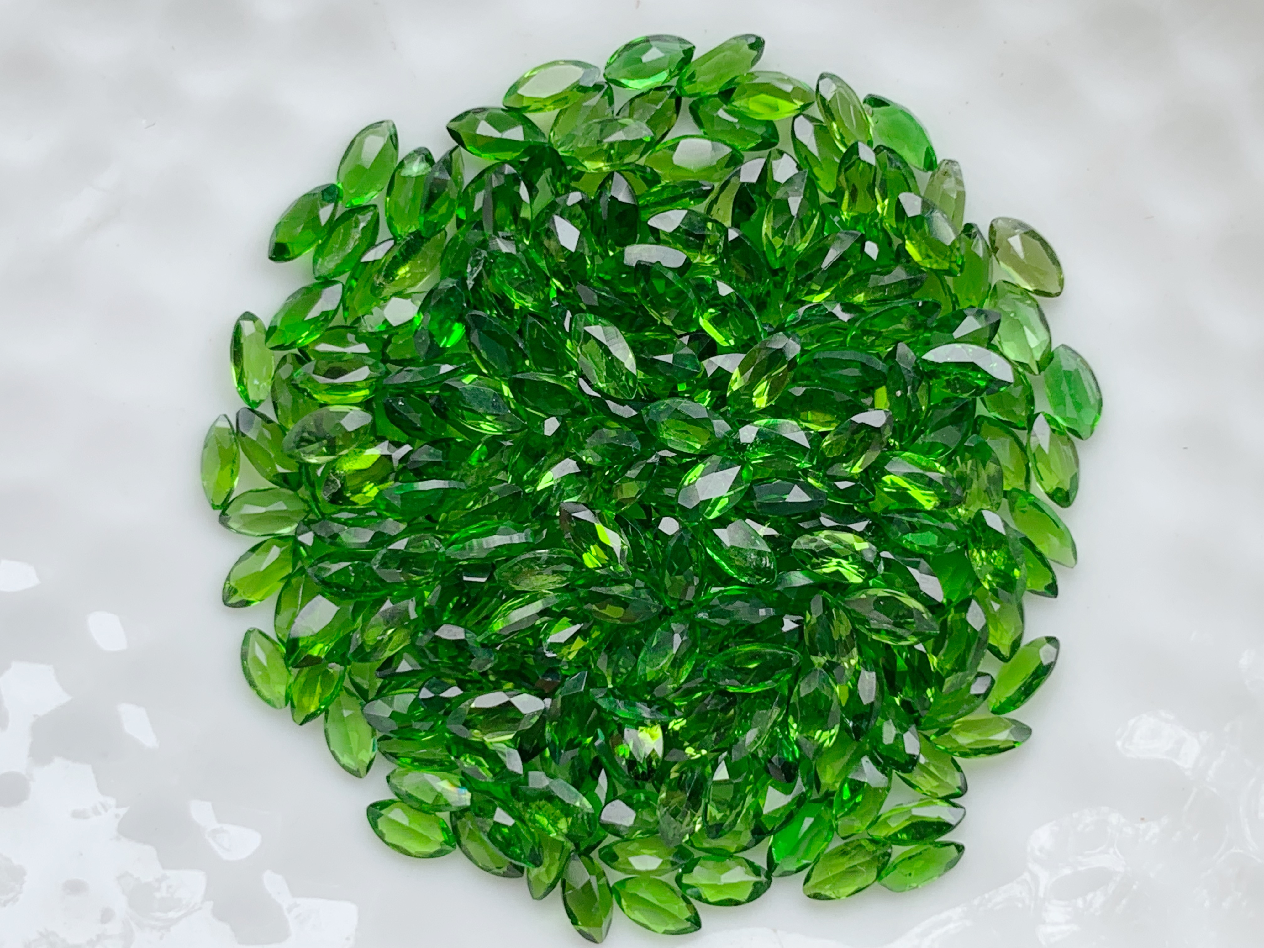 โครมไดออฟไซด์มาคี 4X2 มม. 1 กะรัต