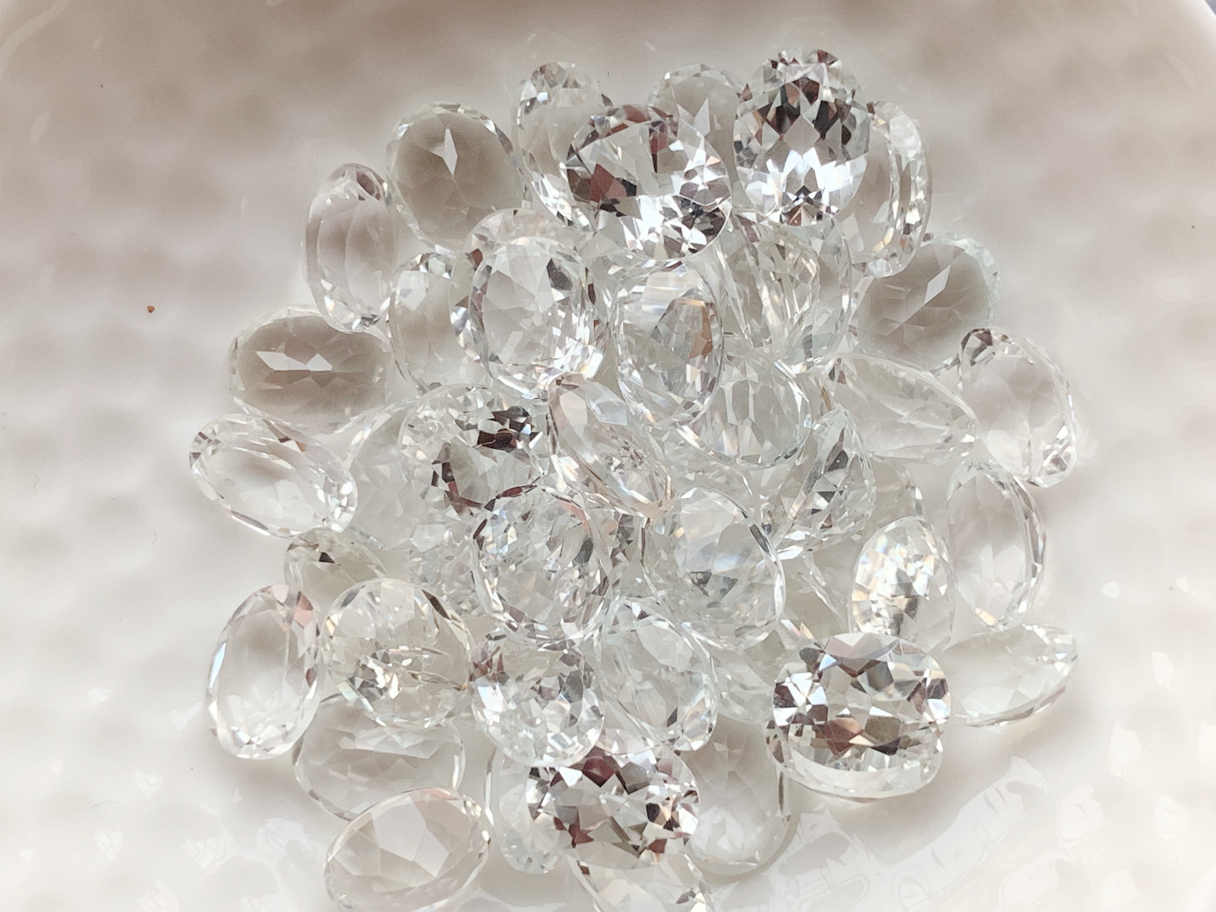 ไวท์โทปาสไข่ 9X7 มม. 1 เม็ด