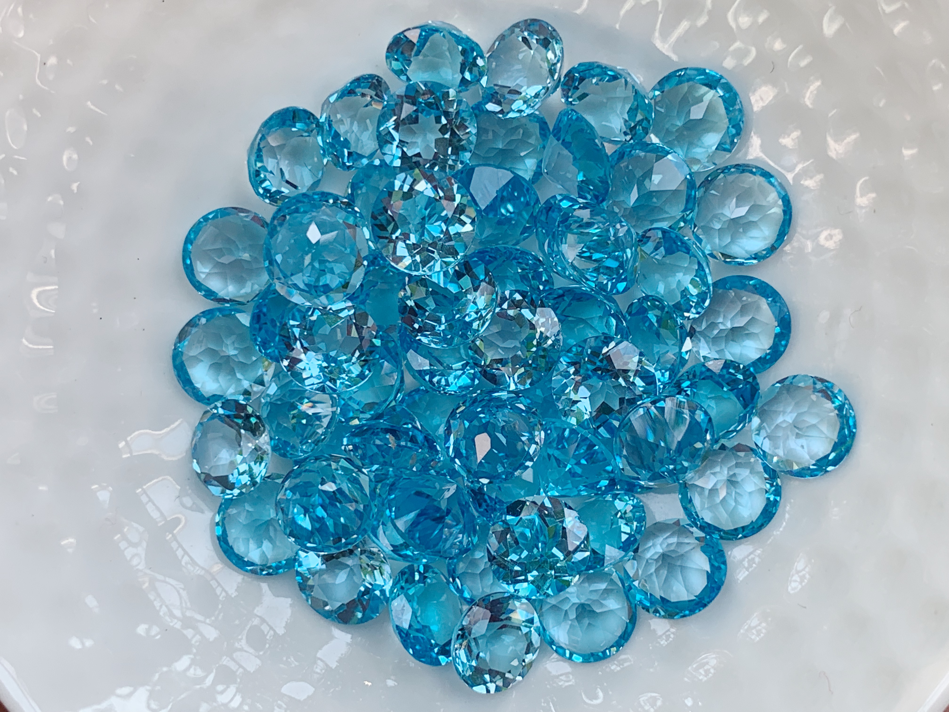 บลูโทปาสกลม 7.0 มม. 5 กะรัต