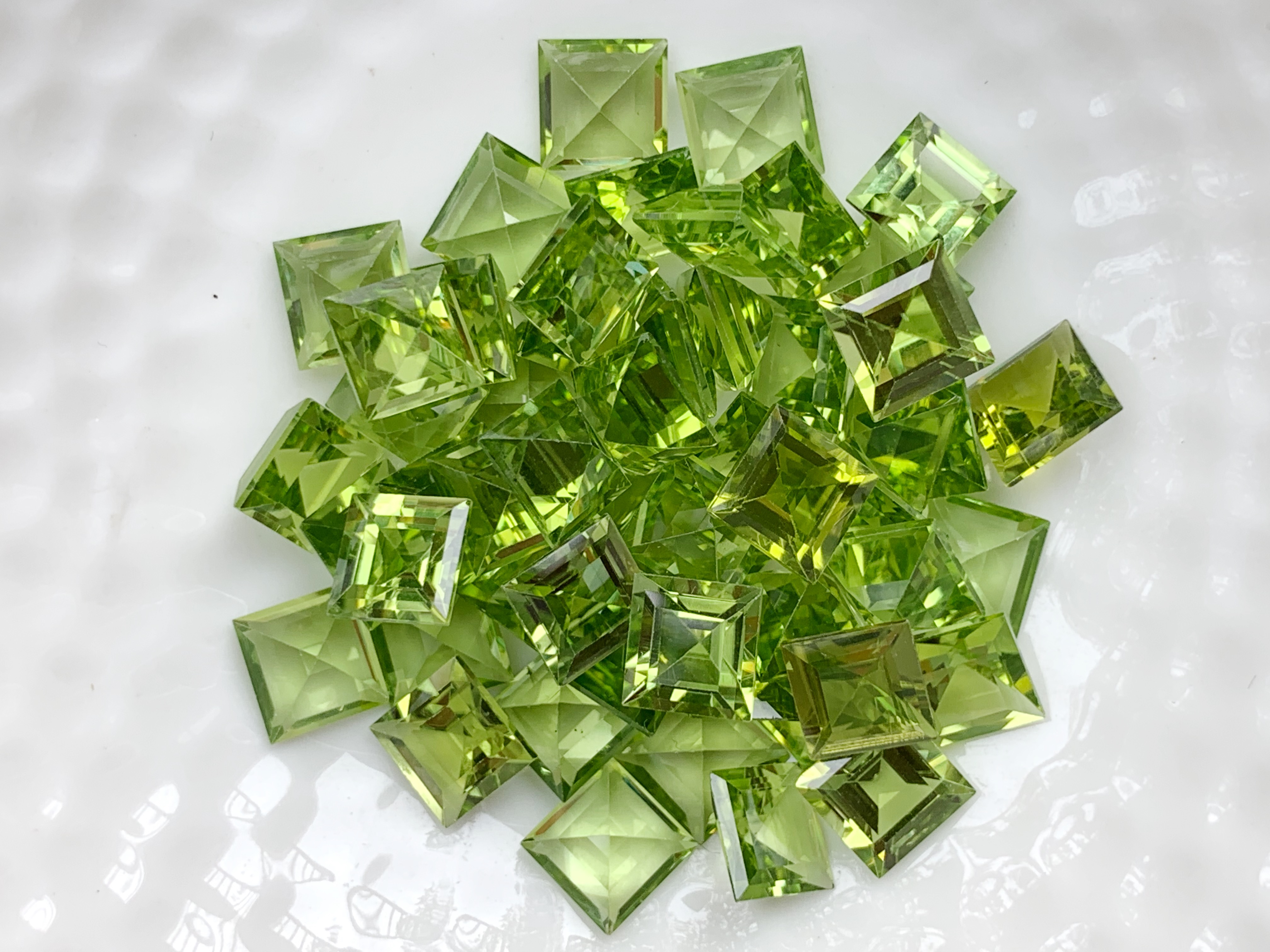 เพอริดอทสี่เหลี่ยม 6 มม. 5 กะรัต