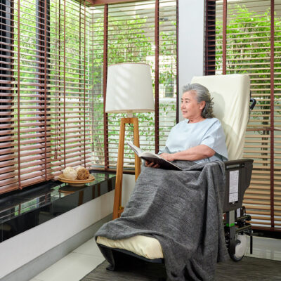 เตียงผู้ป่วย ปรับแยกเป็นรถเข็นไฟฟ้าได้ Robotic Care Bed รุ่น RESYONE PLUS จาก PANASONIC ญี่ปุ่น