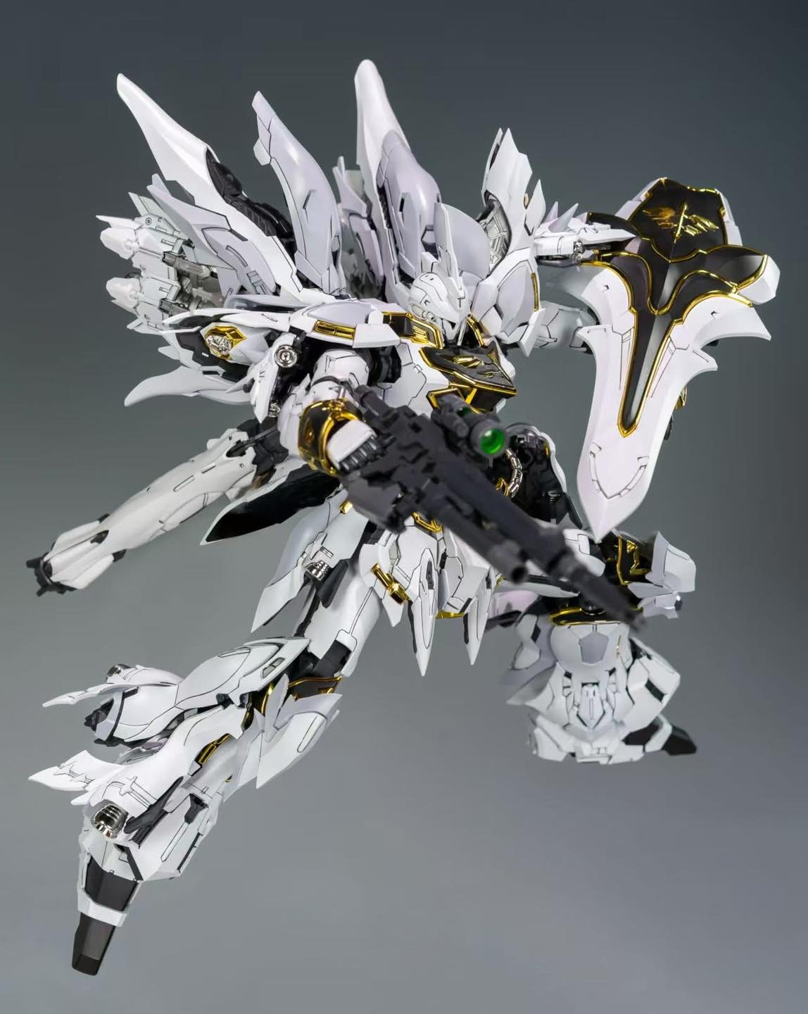 <Preorderถึง 1/8/2025>เปิดรับPreorder มัดจำ 100 บาท โมจีน MG 1/1OO The White Comet Shinunju White Ver