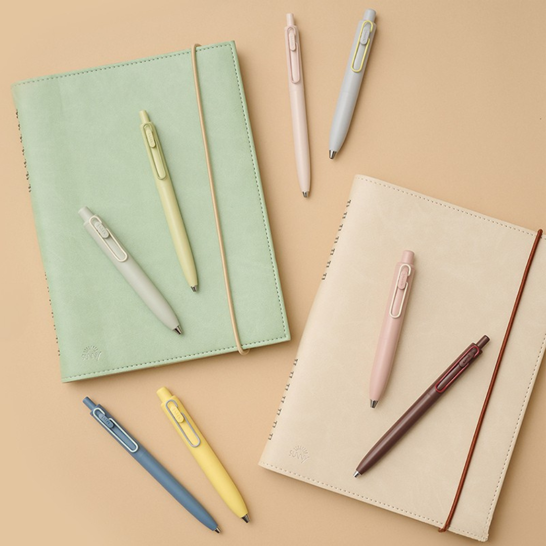 Uni-Ball ONE ปากกาเจล ดีไซน์มินิมอล รุ่นพิเศษ หมึกสีดำ UMN-SFCC-38 / UMN-SFCC-05 สามารถเปลี่ยนไส้ได้ พร้อมส่ง