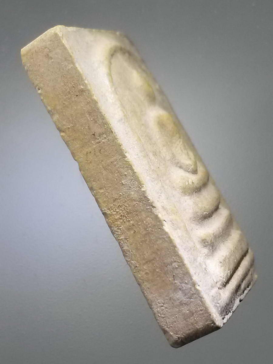 รหัสสินค้า พระสมเด็จวัดต่างๆ 982 พระสมเด็จเนื้อผง ปั๊มตรายาง ยันต์มะอะอุ และยันต์เฑาะว์ ไม่ทราบที่